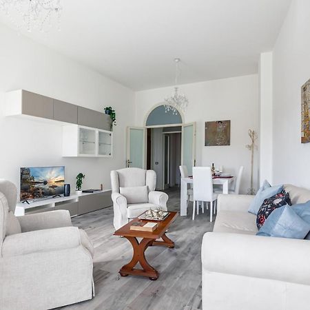 Lungarno Elegant Apartment With Panoramic Balcony Пиза Екстериор снимка